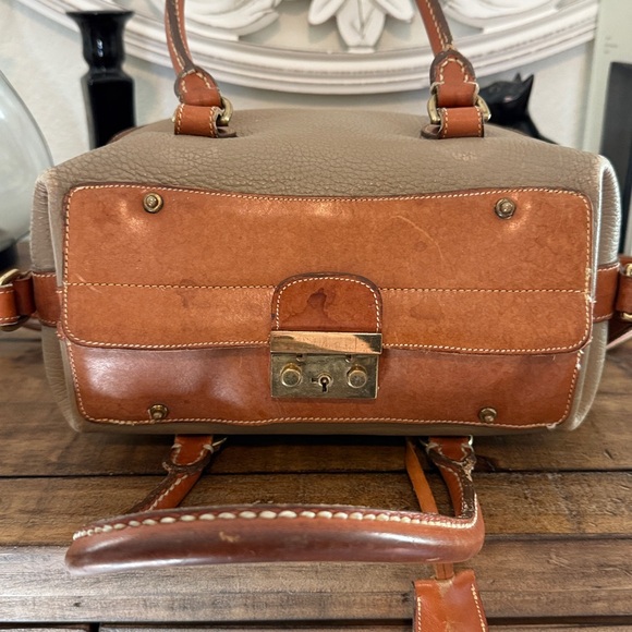 Vintage 1980s Dooney & Bourke Classic Tan and Brown Leather Dr Handbag - Picture 8 of 11